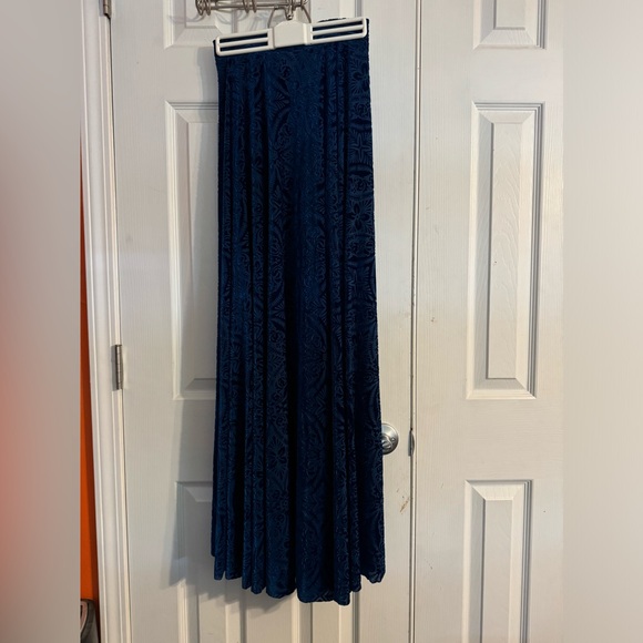 Burned Velvet Neptune Split Skirt - Picture 11 of 11